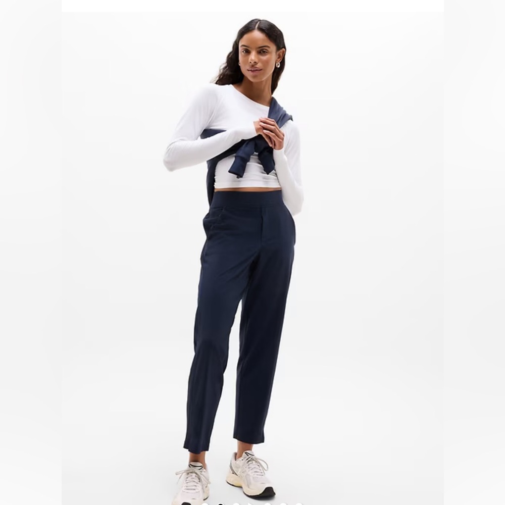 Athlete 

M
Pants
Brooklyn Mid Rise Ankle Pant